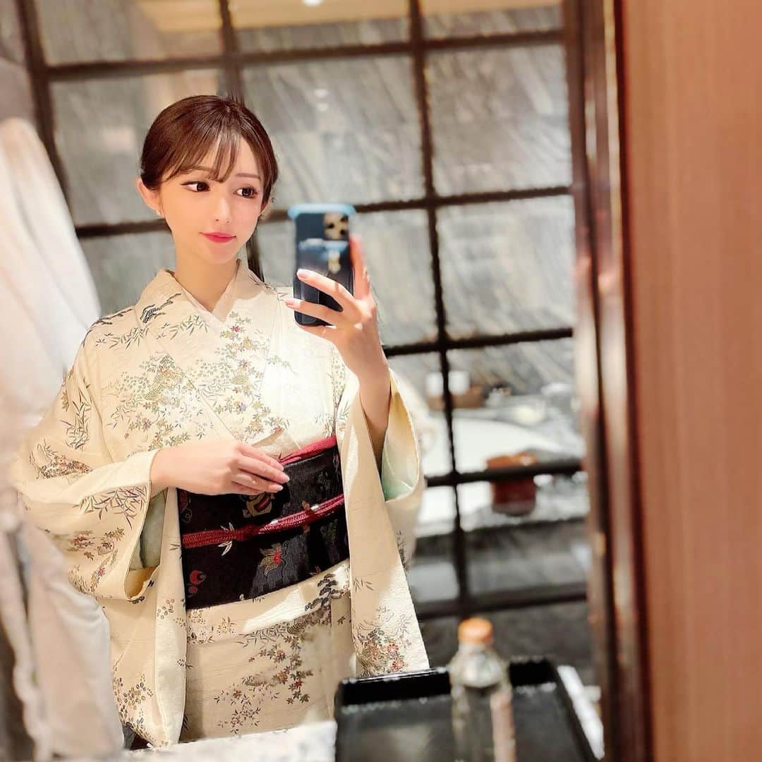 MIRIさんのインスタグラム写真 - (MIRIInstagram)「お着物着た時の🌹  ノリで何年かぶりに😂 選んで着付けてセットするまで30分w  今度はしっかり用意して写真撮りたいなぁ🌼  #着物 #着付け #kimono  #春  #天気 #あったかい  #京都 #kyoto  #旅行  #ホテル  #東京  #写真 #アプリ#自撮り #セルフィー  #ファッション  #ootd #fashion #japan  #beauty #company  #女子  #美容 #エステ #六本木 #六本木エステ #ハーブピーリング  #ハイフ #痩身 #小顔」4月30日 17時36分 - miri.o3