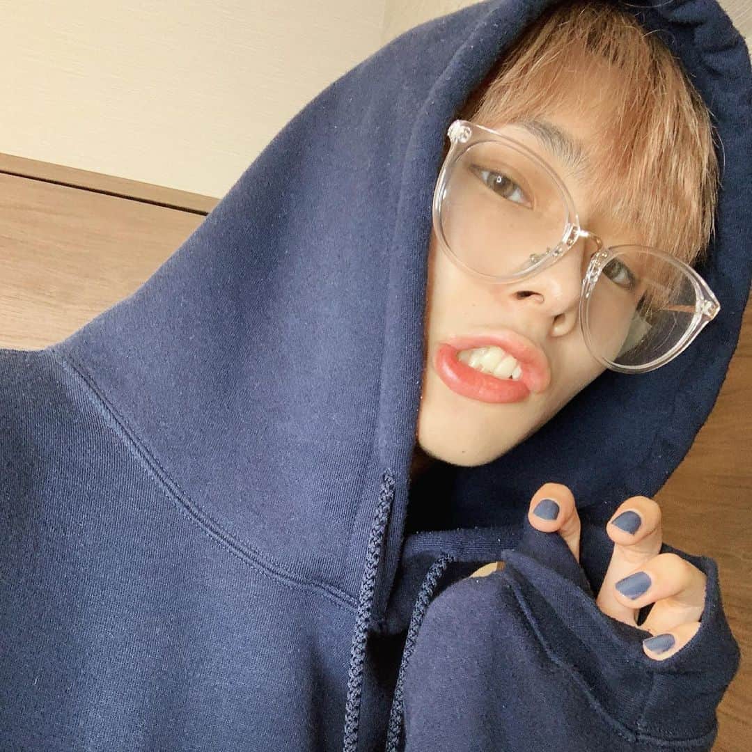 柿澤叶来さんのインスタグラム写真 - (柿澤叶来Instagram)「#私の青春アイのうた でフィルムカメラのコラボプレゼント企画です！！﻿ ﻿ 僕が #アンバサダー を勤めるDigsterで、﻿ プレイリスト「アイのうた202i」に入れる楽曲を大募集しています！﻿ ﻿ ﻿ みんなの《恋愛青春ソング》を思い出と一緒に﻿ この投稿のコメントか (@digster_japan )のキャンペーン投稿にコメントで教えてください！ ﻿ コメントをして( @digster_japan )をフォローすると、『写ルンです』が10名様にプレゼントされるって！﻿ ﻿ みんなが好きな恋愛青春ソング待ってる！﻿ プレゼントする写ルンですの初めの1〜2枚は俺が撮影するよ！届いてからのお楽しみ！﻿ ﻿ ちなみに俺の恋愛青春ソングはGReeeeNさんの『キセキ 』です！！﻿ 原点にして頂点ということです。﻿ 小学生の時に流行った曲を今でも聞いてるってすごくないですか！！？神曲です。 オルゴールバージョンは寝れるので是非聴いてみてください ﻿ ﻿ ﻿キャンペーンの詳細〜！﻿ ﻿ ----------------------------﻿ ﻿ 🎁プレゼント内容﻿ 写ルンです﻿ ﻿ 🎁応募方法﻿ ↓カンタン2ステップ！↓﻿ ①digsterのアカウント（ @digster_japan ）をフォロー﻿ ②digsterのアカウントのキャンペーン投稿にいいねと、恋愛青春ソングをコメント！﻿ もしくはこの投稿にコメントしてね📝﻿ ﻿ 応募期間は〜5/12(水)まで！﻿ 詳しくは( @digster_japan )アカウントまで！﻿ ﻿ 応募待ってる！！﻿ ﻿ #プレゼント企画 #プレゼントキャンペーン #キャンペーン  #写ルンです」4月30日 20時15分 - _to.r1__