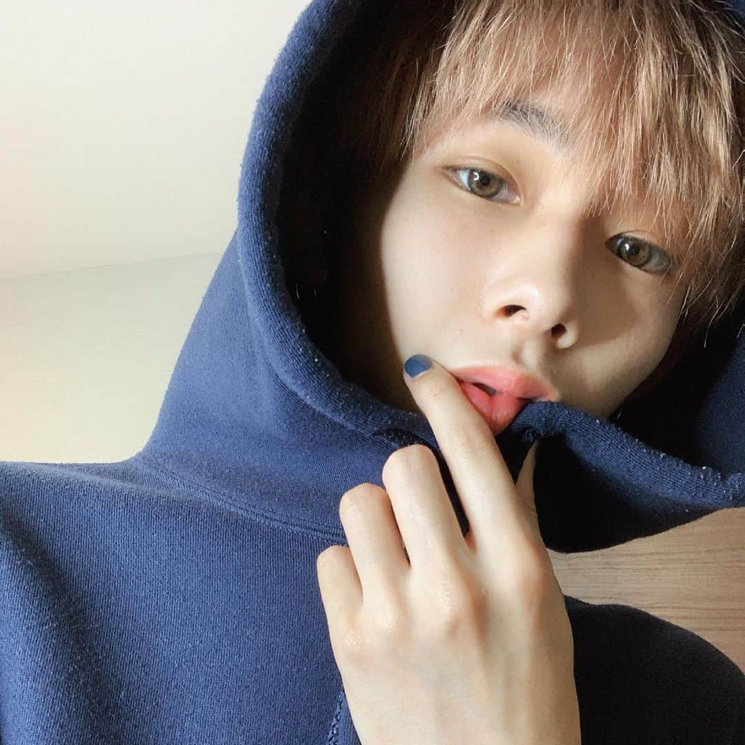 柿澤叶来のインスタグラム：「#私の青春アイのうた でフィルムカメラのコラボプレゼント企画です！！﻿ ﻿ 僕が #アンバサダー を勤めるDigsterで、﻿ プレイリスト「アイのうた202i」に入れる楽曲を大募集しています！﻿ ﻿ ﻿ みんなの《恋愛青春ソング》を思い出と一緒に﻿ この投稿のコメントか (@digster_japan )のキャンペーン投稿にコメントで教えてください！ ﻿ コメントをして( @digster_japan )をフォローすると、『写ルンです』が10名様にプレゼントされるって！﻿ ﻿ みんなが好きな恋愛青春ソング待ってる！﻿ プレゼントする写ルンですの初めの1〜2枚は俺が撮影するよ！届いてからのお楽しみ！﻿ ﻿ ちなみに俺の恋愛青春ソングはGReeeeNさんの『キセキ 』です！！﻿ 原点にして頂点ということです。﻿ 小学生の時に流行った曲を今でも聞いてるってすごくないですか！！？神曲です。 オルゴールバージョンは寝れるので是非聴いてみてください ﻿ ﻿ ﻿キャンペーンの詳細〜！﻿ ﻿ ----------------------------﻿ ﻿ 🎁プレゼント内容﻿ 写ルンです﻿ ﻿ 🎁応募方法﻿ ↓カンタン2ステップ！↓﻿ ①digsterのアカウント（ @digster_japan ）をフォロー﻿ ②digsterのアカウントのキャンペーン投稿にいいねと、恋愛青春ソングをコメント！﻿ もしくはこの投稿にコメントしてね📝﻿ ﻿ 応募期間は〜5/12(水)まで！﻿ 詳しくは( @digster_japan )アカウントまで！﻿ ﻿ 応募待ってる！！﻿ ﻿ #プレゼント企画 #プレゼントキャンペーン #キャンペーン  #写ルンです」