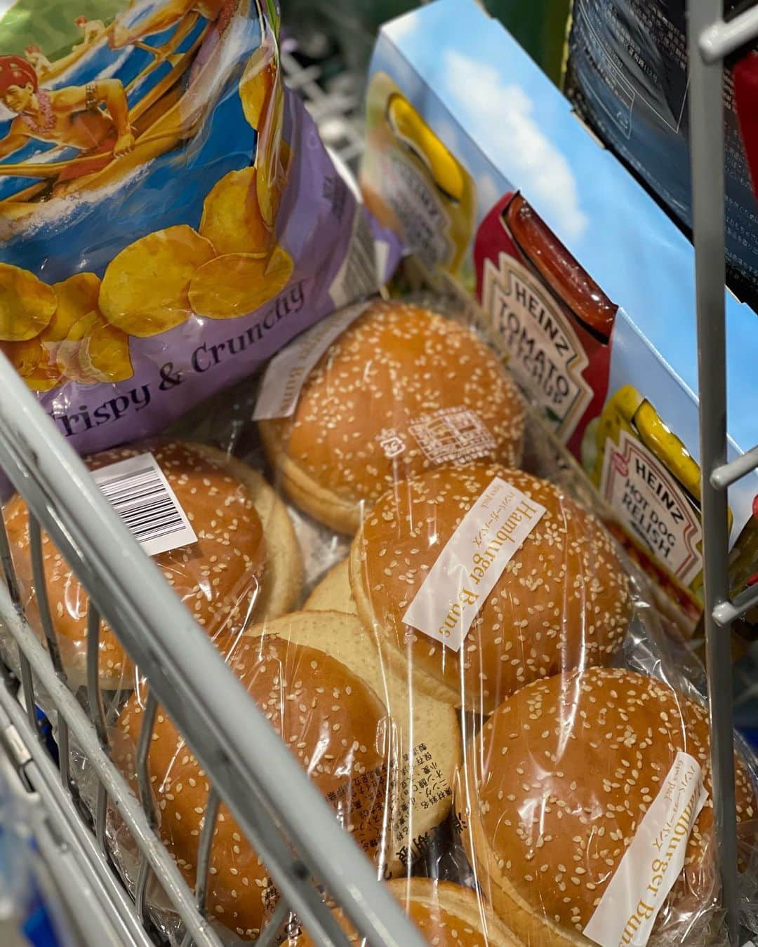木本泉さんのインスタグラム写真 - (木本泉Instagram)「- コストコへ🧺  日用品を購入！  あとは、🍔用のパンやハワイに行くと毎回ストック買いしているポテトチップがあったので💡  初めてプルコギを買ってみたよ🐮 2kgで大量。  #コストコ#costco#買い出し#3日に1度」4月30日 20時24分 - izumikimoto