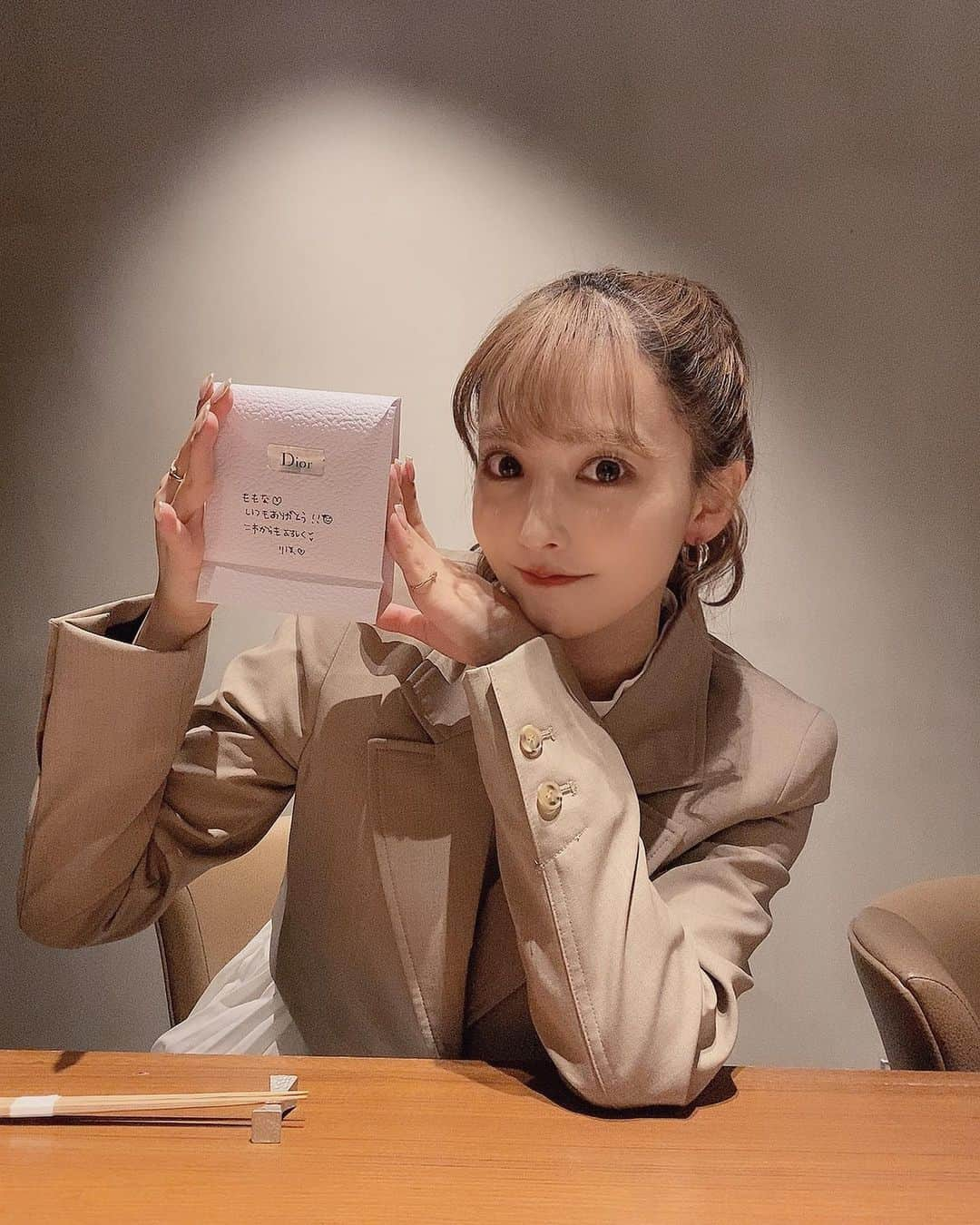 三上悠亜さんのインスタグラム写真 - (三上悠亜Instagram)「この間お友達から急なプレゼント🎁♡ ほしかったDiorのコンシーラーくれたの🥺 りほちありがとう🥺 しかもいつも miyour’sの服着てくれてる🥺」4月30日 20時21分 - yua_mikami