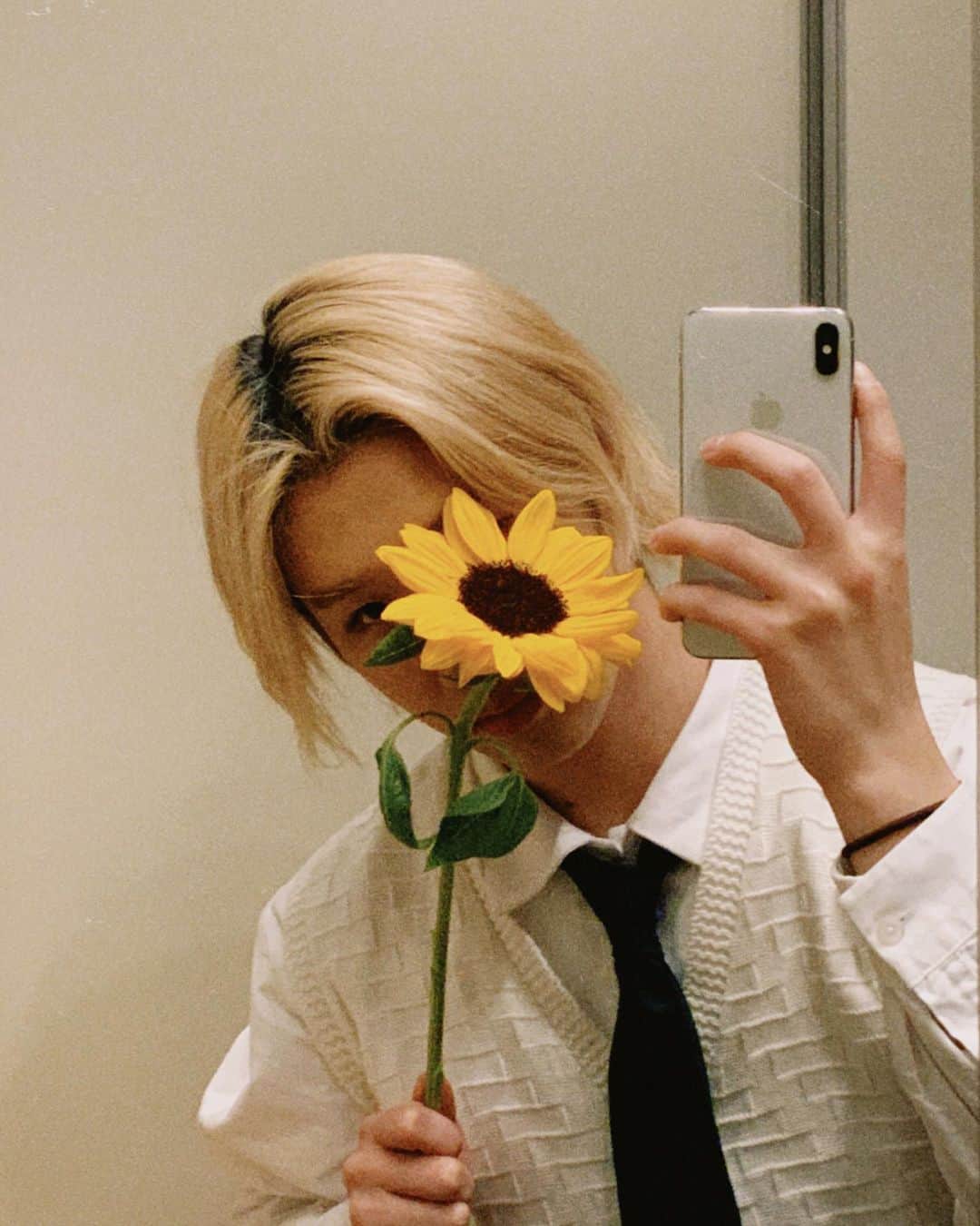 松井利樹さんのインスタグラム写真 - (松井利樹Instagram)「You’re the sunflower, 🌻 I think your love would be too much.」4月30日 21時20分 - rikimatsui.official