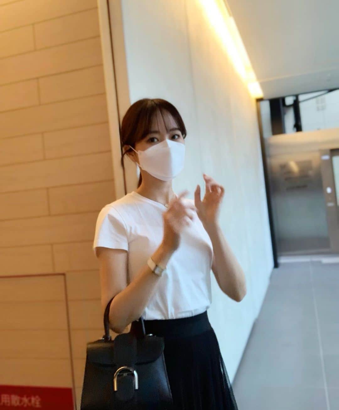 ハンナミのインスタグラム：「前と同じような写真だけど 📷💛  あしたからGW 。 ひさしぶりに部屋の模様替えをしようかなと🏡」