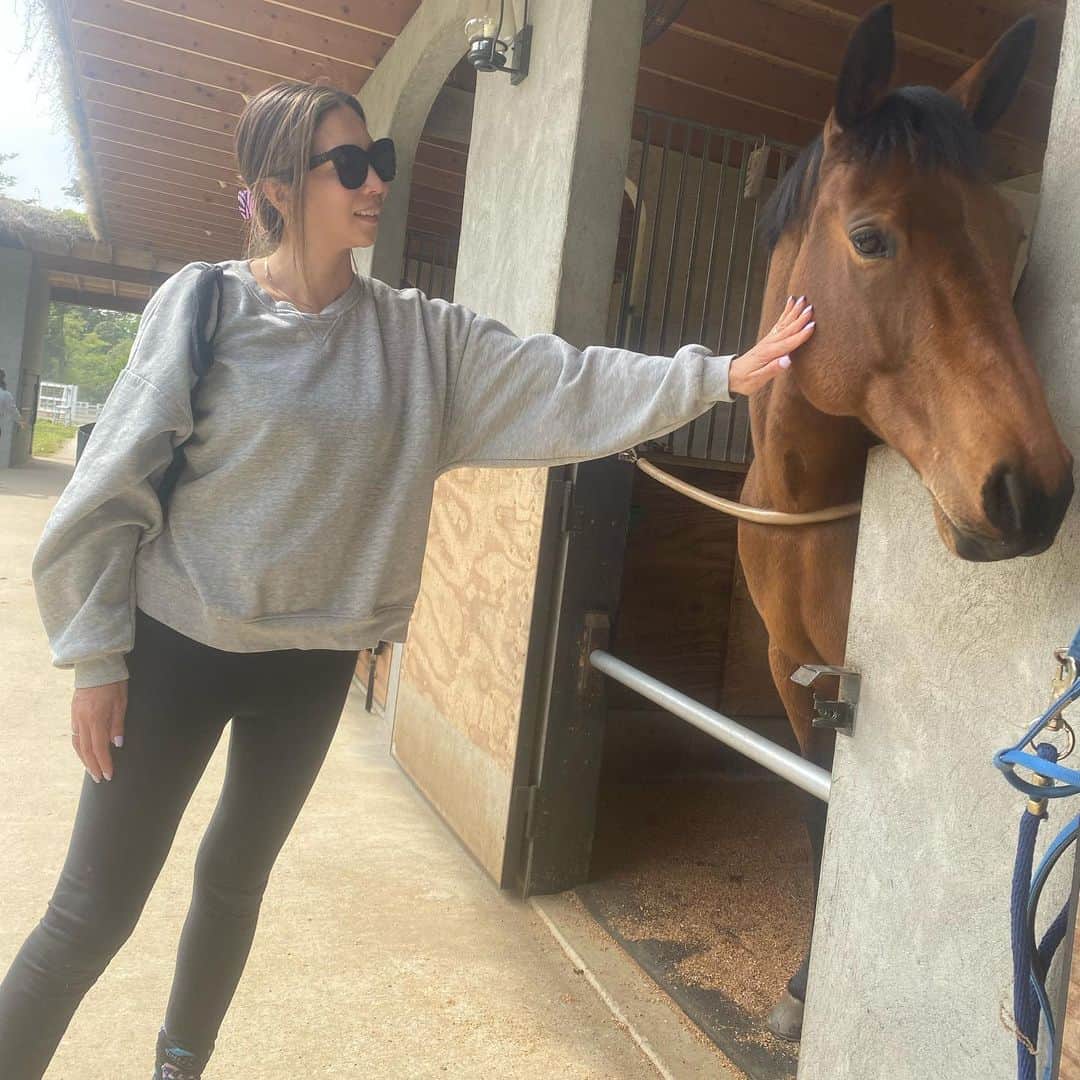 西山美希子さんのインスタグラム写真 - (西山美希子Instagram)「わたしもまた乗馬したいなぁ〜なんせ腰がね…まだ完治せず😭」4月30日 21時38分 - mariaclove