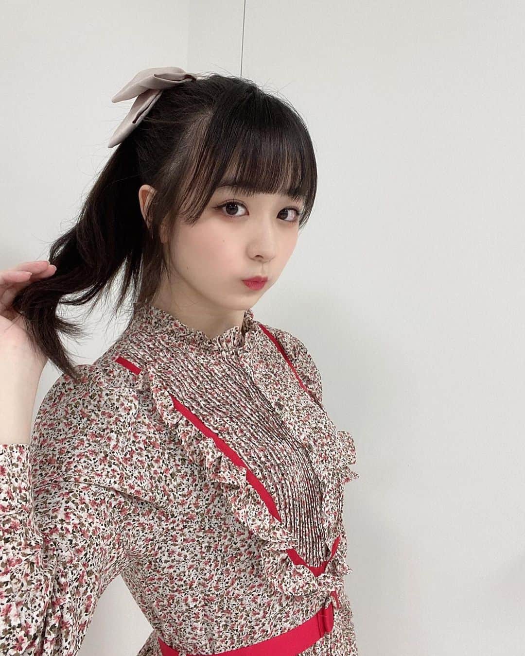 高田もものインスタグラム：「. みなさんいかがお過ごしでしょうか！！！！！！ . ももはとても元気良く過ごしています！！！ . そんなももは5月中にやりたいこと考えているので楽しみにしててね . かしこ . #高田もも #かしこってなに #かしこ #かみやど #ひらがなかみやど #instagood #instagram #ワンピース #リボンアレンジ #リボン #ポニーテール #ポニーテールアレンジ #ポニーテール女子 #ポニテ #あいどる #アイドル #idol #japaneseidol #春」