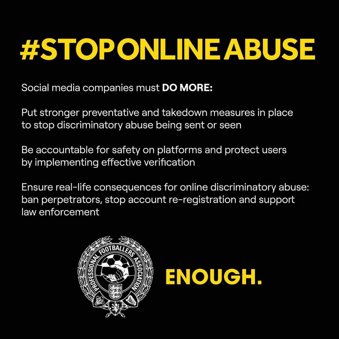 ダニエル・クローリーのインスタグラム：「#stoponlineabuse」