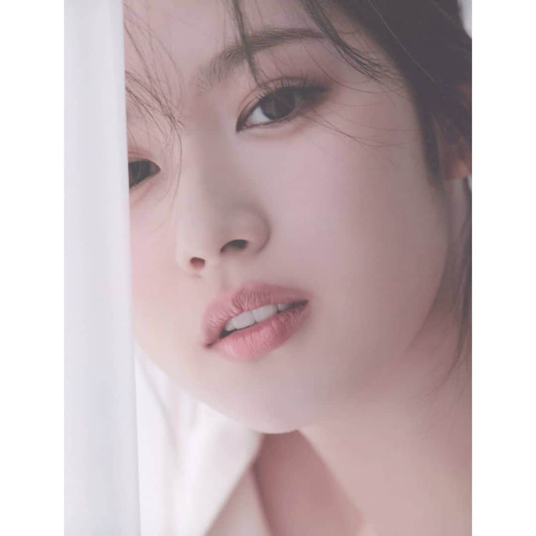 サナさんのインスタグラム写真 - (サナInstagram)「[SCAN] Yes I Am Sana photobook (20) ーーーーーーーーーー Follow > @sana.twice.kr < . @twicetagram #TWICE#트와이스#ONCE#Sana#사나 #Nayeon#나연#Jeongyeon#정연#Momo#모모#Jihyo#지효#Mina#미나#Dahyun#다현#Chaeyoung#채영#Tzuyu#쯔위」4月30日 23時43分 - sana.twice.kr