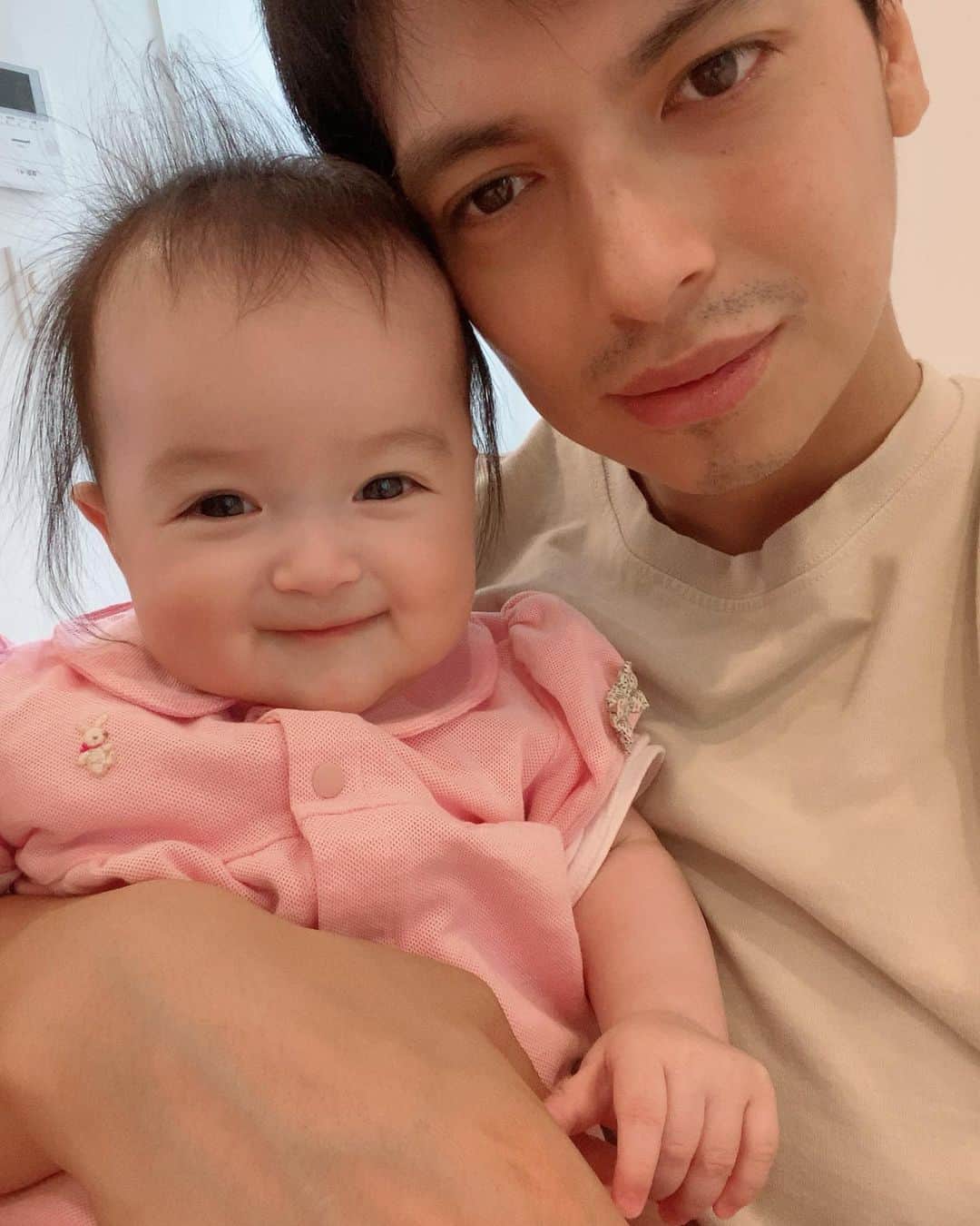アレクサンダーのインスタグラム：「美人過ぎるぜ❤️  #赤ちゃん #baby #女の子ベビー」