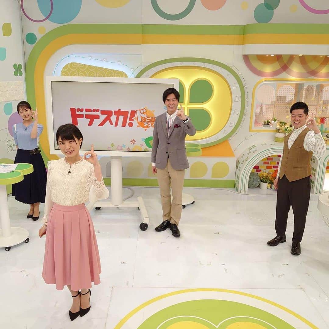 かほなんのインスタグラム：「ドデスカ！ドようびデス。  出演でした！ 見てくださった方、ありがとうございました！🌞✨  初の生放送、勉強になったー！ そして何より、楽しかった！！  皆さんとドデスカ！ポーズ☺️✨  #ドデスカ #ドデスカドようびデス  #さばいどる #かほなん」