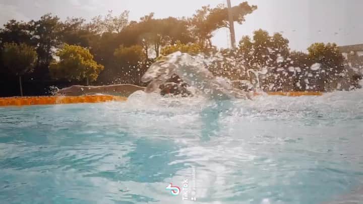 ズザンナ・ヤカボスのインスタグラム：「powered by @premiumzrt @swietelsky_magyarorszag @medsportagency 🌊」