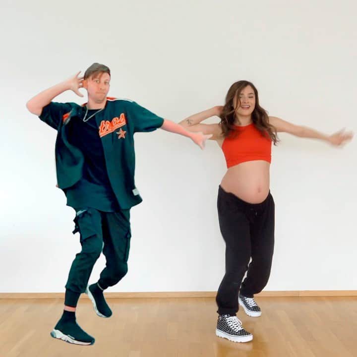チャチー・ゴンザレスのインスタグラム：「Couldn’t wait any longer to dance with my favorite @mattsteffanina 💃🏻 last time we collabed was around the same time in my last pregnancy! 😱 soon we are gonna have a team of little princesses dancing with us.   What’s been your favorite dance that we have done?!   Song: Montero @lilnasx」