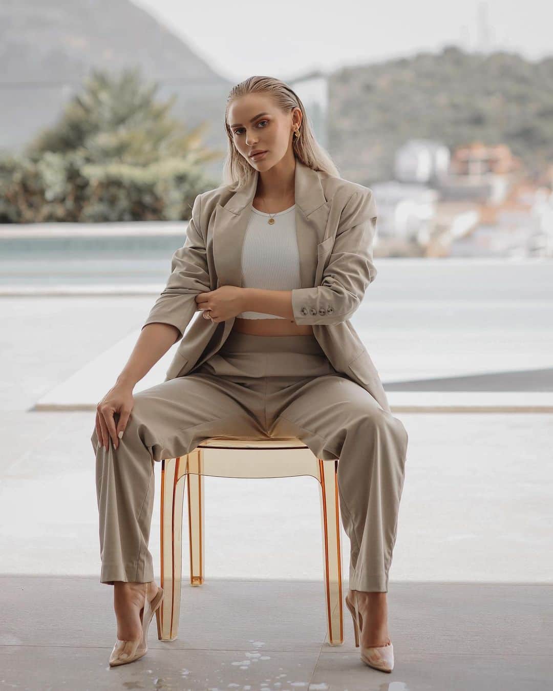 Anna Nyströmのインスタグラム：「Suited up 🤍」