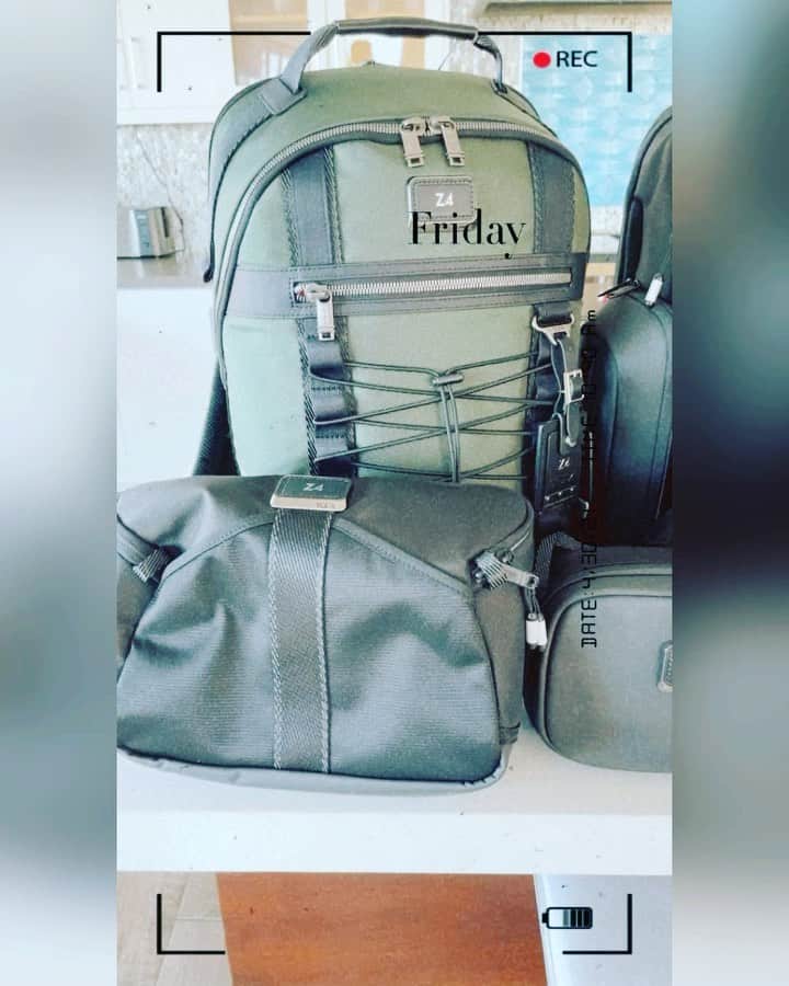 ブレイク・スネルのインスタグラム：「The new @tumitravel Esports collection is 🔥🔥🔥! #TUMIEsports」