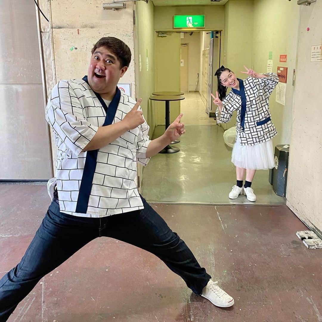 松浦景子さんのインスタグラム写真 - (松浦景子Instagram)「本日は、この2人でMCでしたー👨‍👧💕  #大小 #なんばグランド花月 #吉本興業 #吉本新喜劇 #諸見里大介 #松浦景子 #なかよぴ」5月1日 18時36分 - pinkpinks13