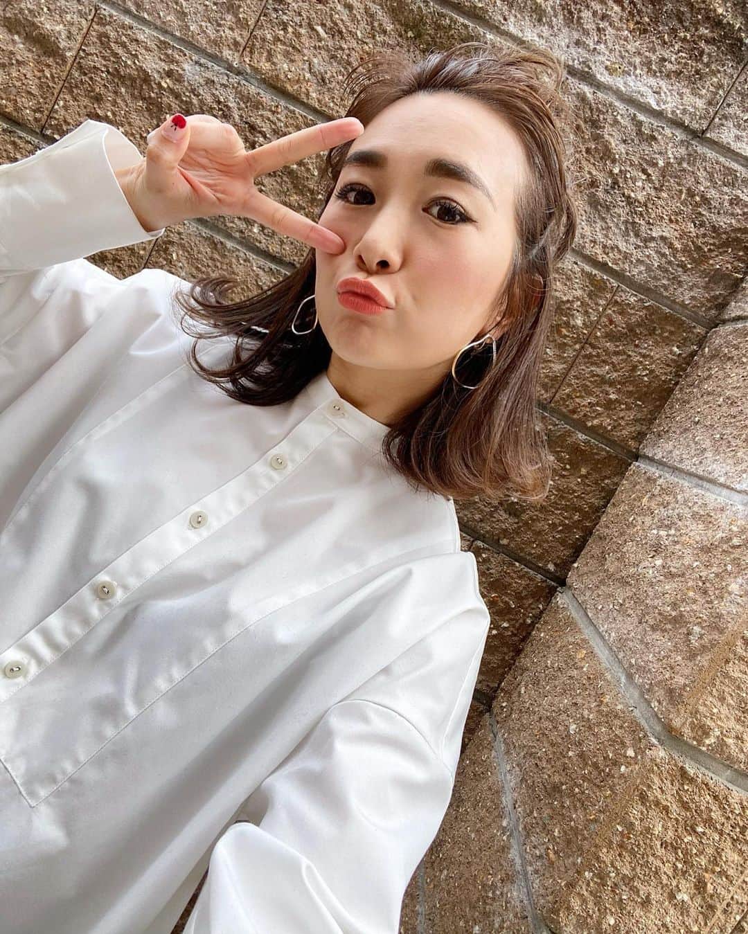 Mai Wakimizuのインスタグラム：「そういえばバッサリ髪の毛切りました♡産後の抜け毛がやっとそれなりに伸びて来たので前髪アップが出来るように＼(^o^)／ちょんちょんで皆に笑われてたけどなんとか脱出！笑 長い道のりだったー！ #ヘアスタイル」