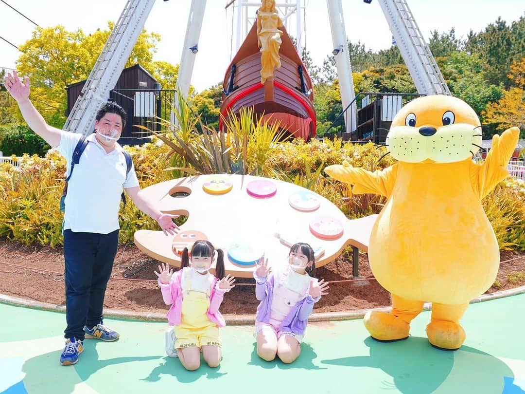 はねまりさんのインスタグラム写真 - (はねまりInstagram)「はねまりファミリー毎年遊びに行くくらい大好きな横浜・八景島シーパラダイス🥳  特別に久しぶりに行ったら、リニューアルされてて小さなお子様でも楽しめる遊園地にパワーアップしてた🥺  一部のアトラクションは昨年に閉園した「としまえん」から移設されたものになります。はねまりパパは大感動！😭  屋内施設もあって雨でも楽しめるし、遊園地だけじゃなくて水族館もあるから1日中遊べた🥰  #八景島シーパラダイス #八景島 #シーパラ #アトラクションリニューアル #遊園地 #子供遊び場 #はねまり #はねまりチャンネル #pr」5月1日 19時25分 - hanemarisworld