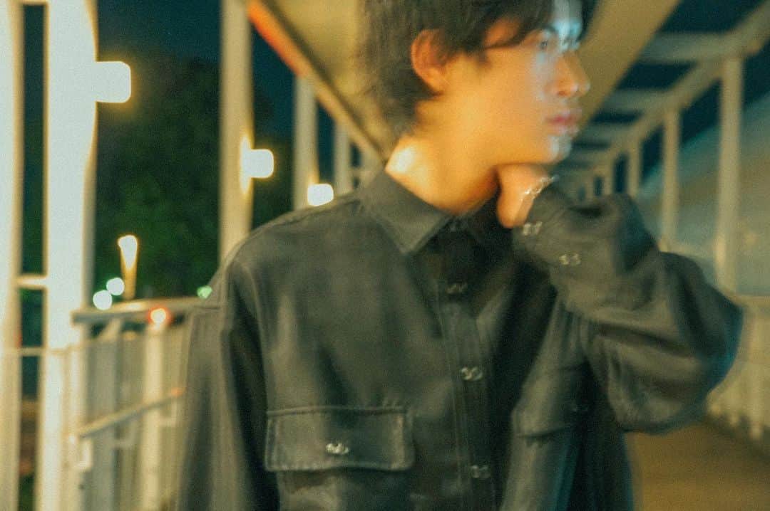 中野晴仁さんのインスタグラム写真 - (中野晴仁Instagram)「お気に入りのADMIXの黒のセットアップで撮影していただきました！  程よい光沢感と、形が良くてとてもオススメです！  最近teensの雑誌の誌面撮影を頑張っています！楽しみにしていただけたら嬉しいです！😆  @admix_japan」5月1日 19時26分 - nakaharu8610