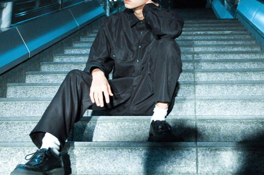 中野晴仁さんのインスタグラム写真 - (中野晴仁Instagram)「お気に入りのADMIXの黒のセットアップで撮影していただきました！  程よい光沢感と、形が良くてとてもオススメです！  最近teensの雑誌の誌面撮影を頑張っています！楽しみにしていただけたら嬉しいです！😆  @admix_japan」5月1日 19時26分 - nakaharu8610