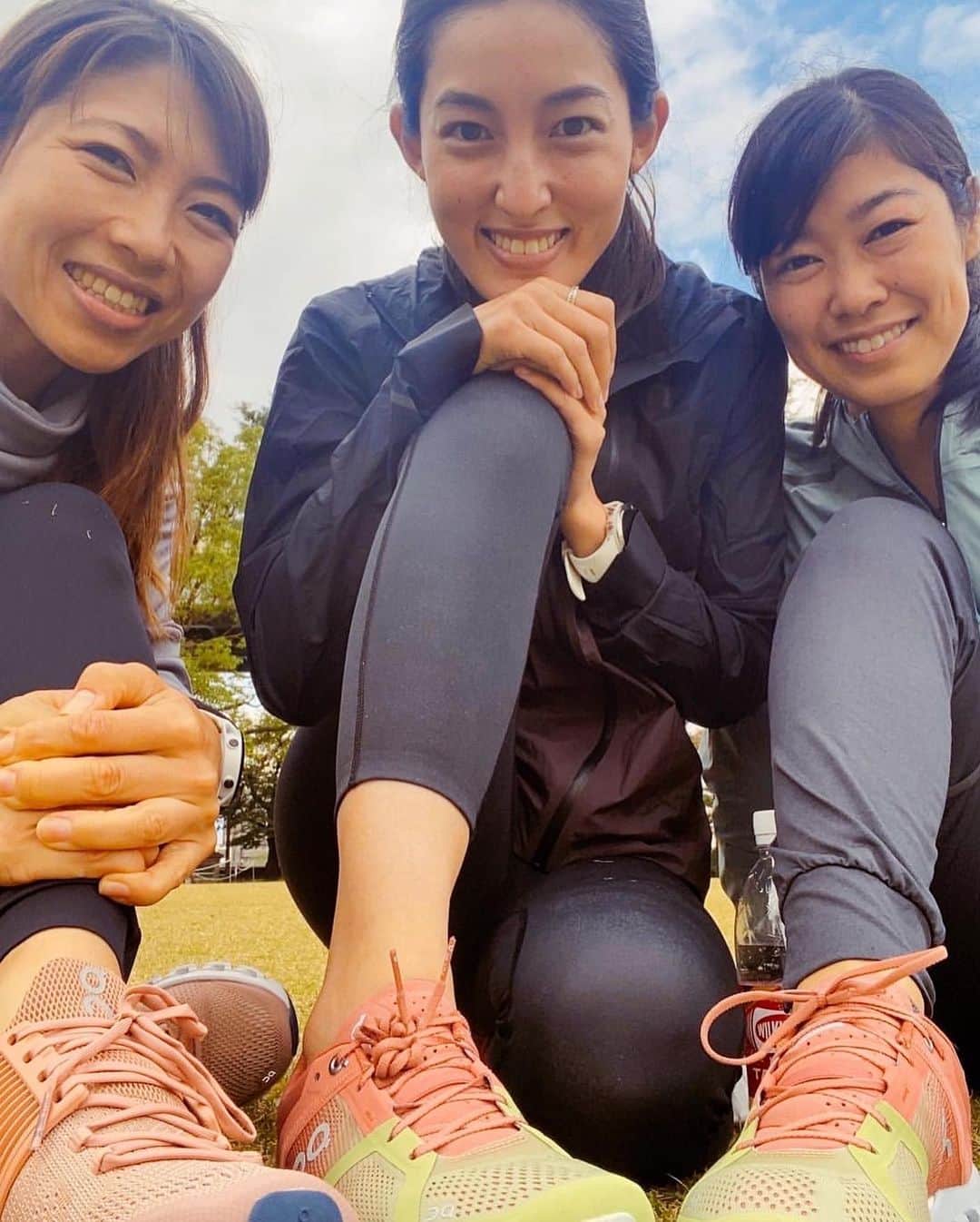大杉亜依里さんのインスタグラム写真 - (大杉亜依里Instagram)「Happy 6th Anniversary!✨ @on.japan   Onを好きになり、Onと一緒に走るようになってからたくさんの出会いや経験に恵まれました。 ここ半年を一部切り取っただけでもこんなにたくさん！🏃🏻‍♀️  私はOnに出会って新たな走る楽しみを知れましたし、ついには #ランニングインストラクター の資格取得までするようになりました！ これからはランニングに苦手意識があるような方々の最初の一歩をサポートしていくつもりです💪🏼😁🧡  Onを履いている人も、ブランドに興味を持ってくれる人もものすごく増えてきています。 仲間、 #onfriends はこれからもどんどん増えていくはず🥰  今後ますますパワーアップするであろうOnの未来に期待しています！🌏  @on_running  #onrunning  #runonclouds #デコ押さえがち #アホ毛気にしてる #お気楽RUN」5月1日 19時39分 - osugiairi_official