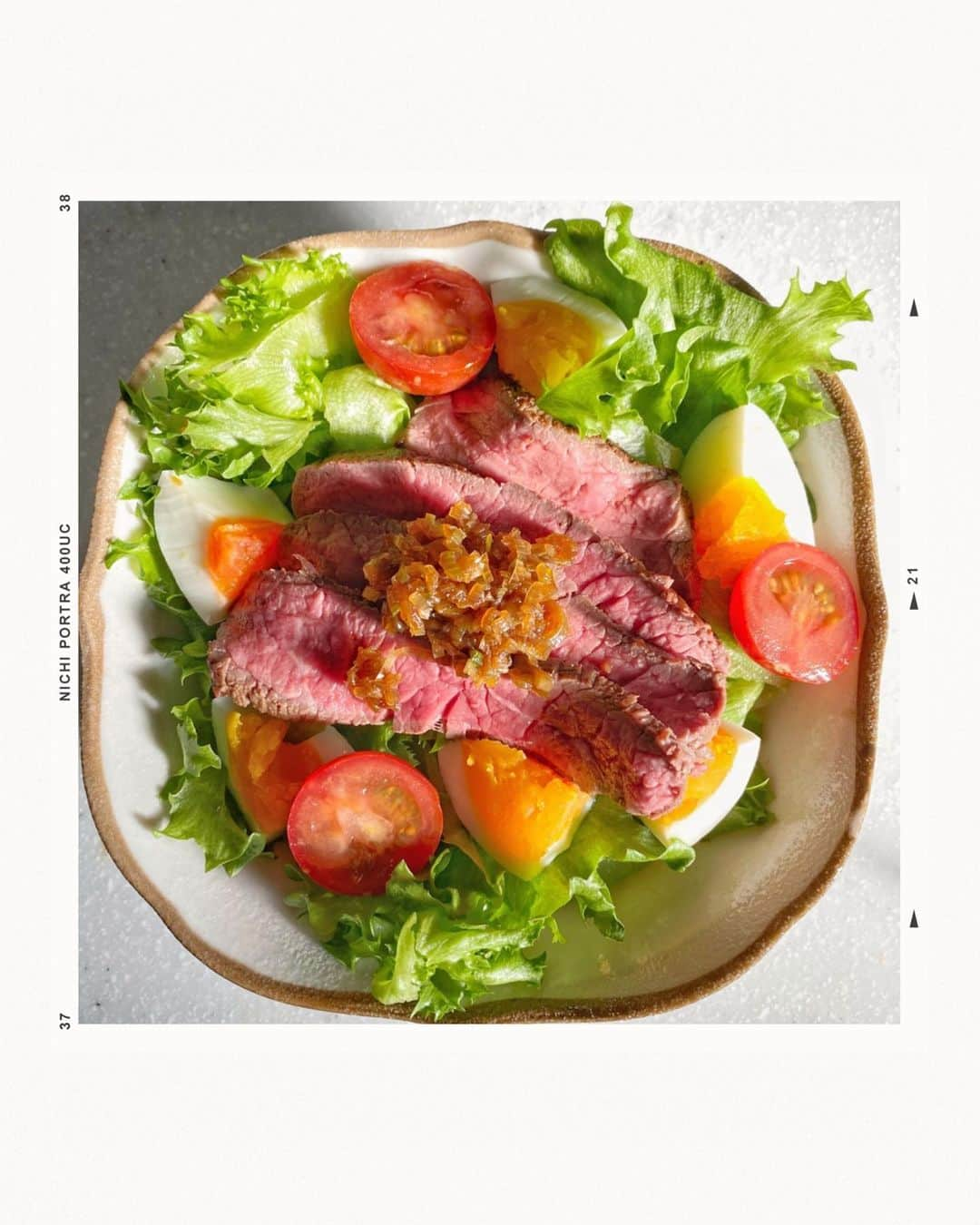 桜井美悠（みゆみゆ）さんのインスタグラム写真 - (桜井美悠（みゆみゆ）Instagram)「. I made a salad 🥗  ローストビーフに挑戦！  ちょうどいいーレア 料理して成功したときの美味しさたまらんんん!!  自分で作るときはヘルシーと栄養を考える꒡̈⃝  簡単なのばっかりやからこれからもっと挑戦してみよ🍳  ヘルシーおいしいごはん教えてください♡  #ローストビーフ#挑戦#ローストビーフ手作り#美味しくできて#うれうれ」5月1日 12時20分 - miyumiyu1112