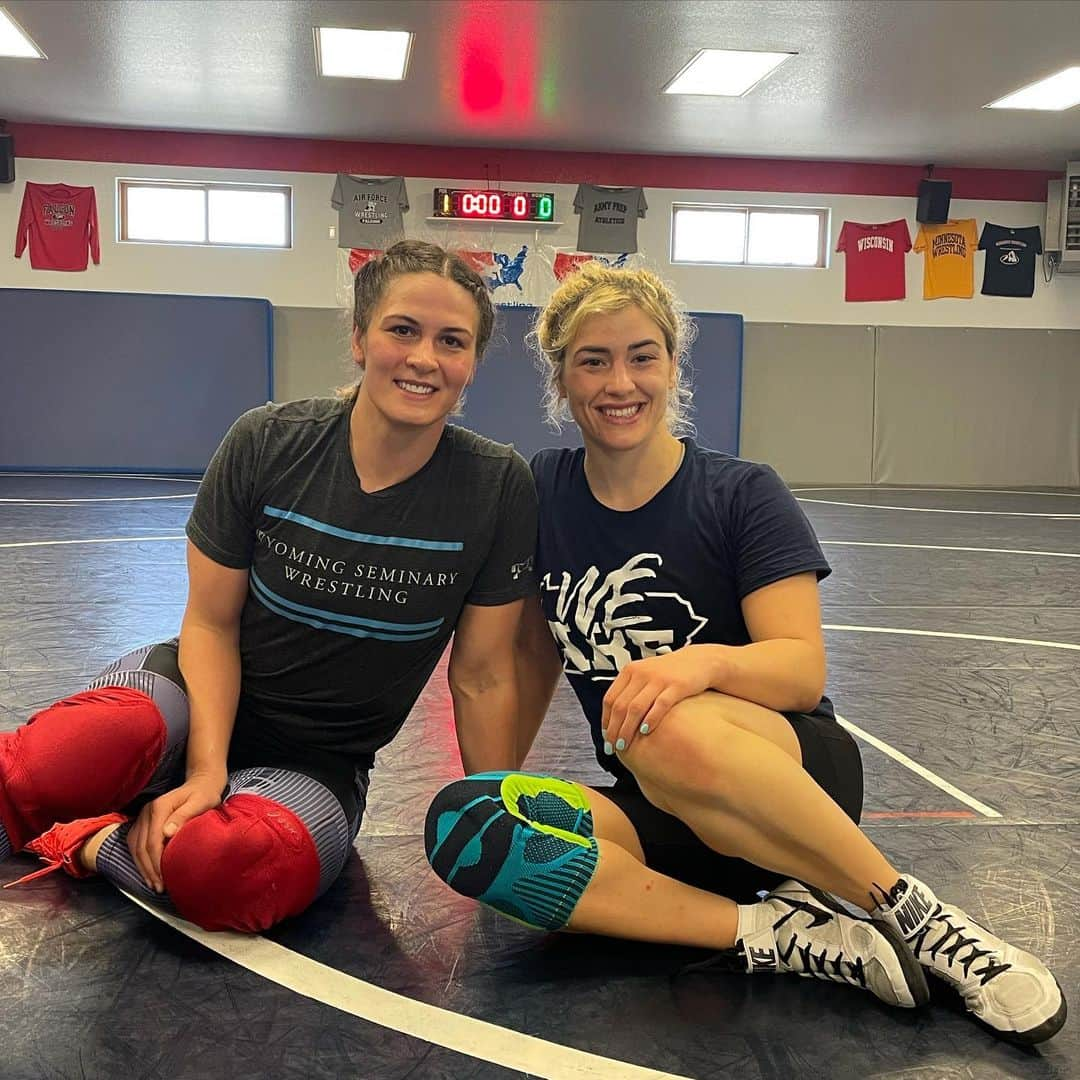 ヘレン・マロウリスさんのインスタグラム写真 - (ヘレン・マロウリスInstagram)「Hugs & body locks 🤼‍♀️🤼‍♂️ Had a great time at camp these past couple of weeks. First time Men & Women’s Freestyle had a joint camp together. It was so great to learn from everyone. Iron sharpens iron. 💪🏼 #tokyo #olympics #prepwork #tokyo2020 #wrestling #teamwork」5月1日 12時27分 - helen_maroulis