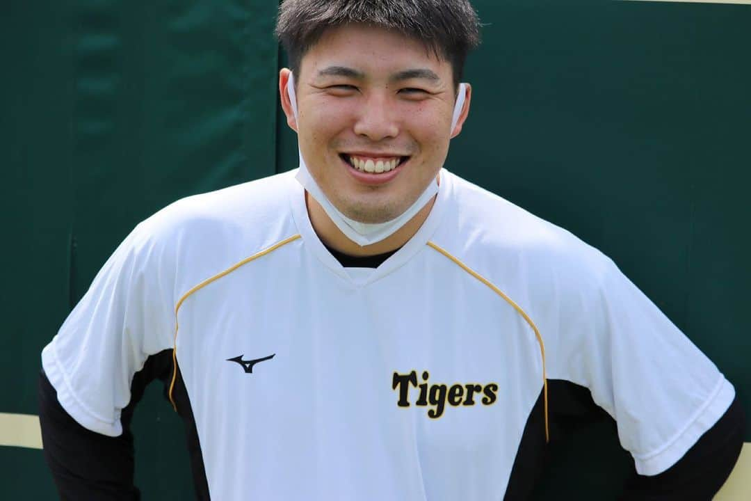 阪神タイガースさんのインスタグラム写真 - (阪神タイガースInstagram)「今日も甲子園でカープ戦‼︎ 試合前練習の様子です。  #馬場皐輔 選手は、#井上一樹 ヘッドコーチに撮影して頂きました📸 #梅野隆太郎 選手#青柳晃洋 選手#熊谷敬宥 選手#原口文仁 選手 #阪神タイガース #挑超頂」5月1日 12時32分 - hanshintigers_official