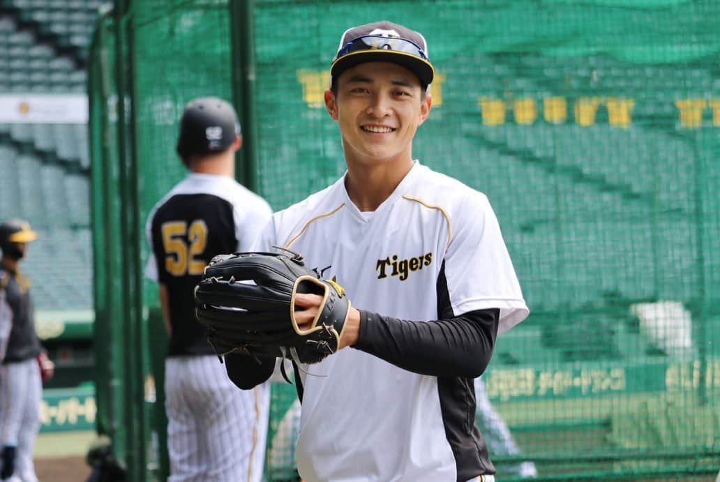 阪神タイガースさんのインスタグラム写真 - (阪神タイガースInstagram)「今日も甲子園でカープ戦‼︎ 試合前練習の様子です。  #馬場皐輔 選手は、#井上一樹 ヘッドコーチに撮影して頂きました📸 #梅野隆太郎 選手#青柳晃洋 選手#熊谷敬宥 選手#原口文仁 選手 #阪神タイガース #挑超頂」5月1日 12時32分 - hanshintigers_official