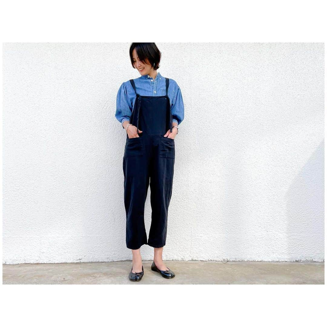 李ヒャンさんのインスタグラム写真 - (李ヒャンInstagram)「Tops/ @herfee_official  Overalls/ #used @griffith_vintage  Shoes/ @maisonmargiela  前回の展示会で人気No1だったパフスリーブデニムシャツがやっと入荷しましたー。 usedのデニムシャツ2枚を使ったリメイク。 パフスリーブはちょっと苦手だけどこれならカジュアル派の私も着れる😙 スカート、パンツ、オーバーオール色んなボトムとの相性も良いです👍 #fashion #style #outfits #ootd #remake #denim #herfee #herfee_official」5月1日 13時03分 - 73hyang