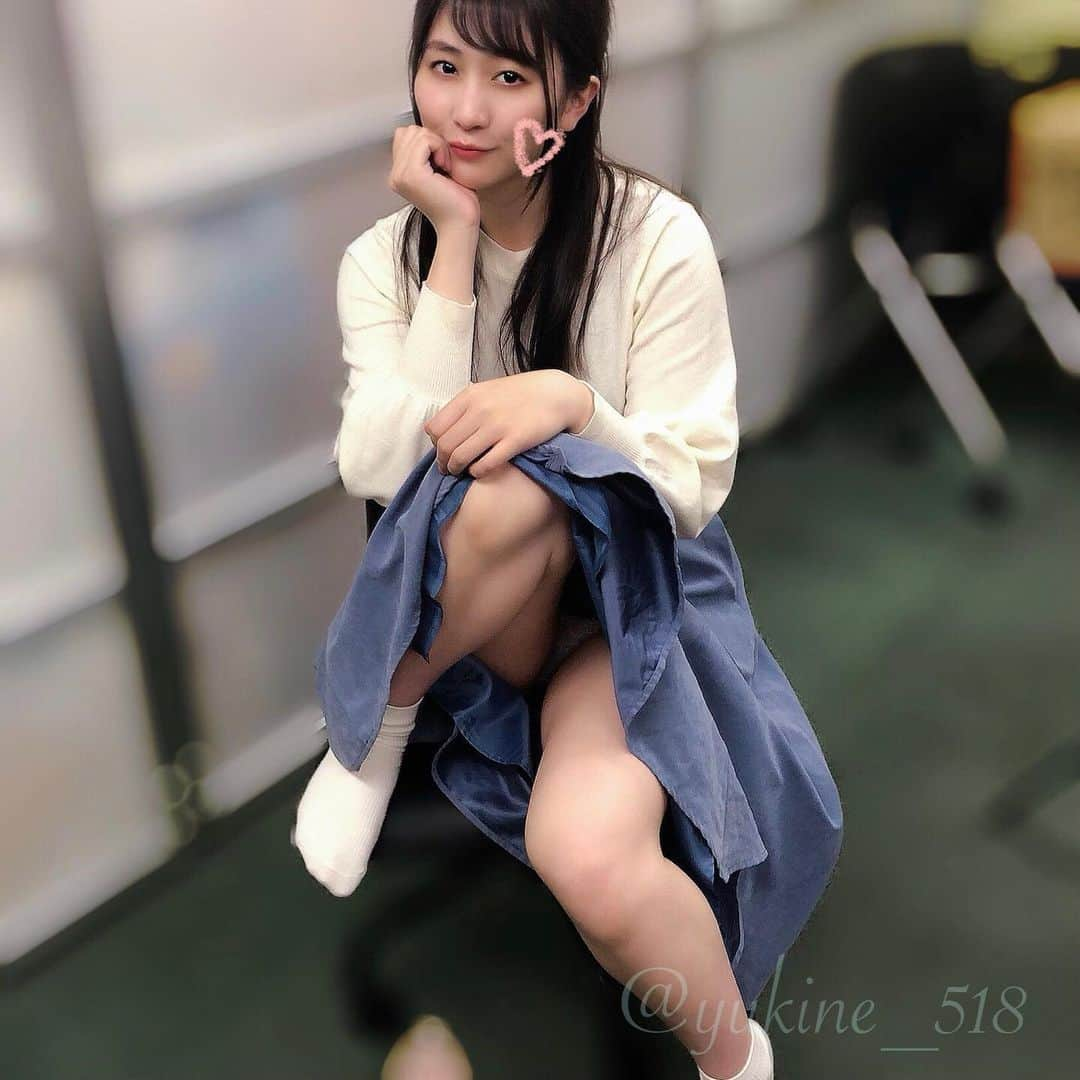 桜木優希音さんのインスタグラム写真 - (桜木優希音Instagram)「もう5月に突入ですね🤭❣️  💙👗💙👗💙  #ちらり #体育座り #スカート #ランジェリー #lingerie #色白 #可愛い #かわいい #美女 #美人 #美脚 #美腿 #目指す #tagsforlikes #japanesegirl #tokyogirl #instalikes #お出掛けしたい #ロングヘアー  #春の陽気 #冷え性 #春服欲しい #好き #夏服欲しい #脚フェチ #足フェチ #夢の国行きたい #復元ドライヤーpro #いいのかな 🤔」5月1日 13時12分 - yukinsaky__