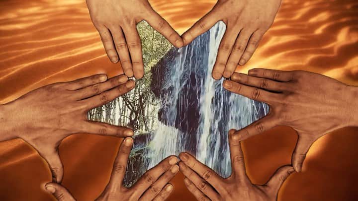 RYOGA -XTRAP-のインスタグラム：「「天地創造」"The creation” Japanese quartet × Sand art × finger kaleidoscope Full ver→「XTRAP channel」  Japanese quartet @ryomaquartet  Sand art @keita_funamoto  Finger kaleidoscope @xtrap.official」