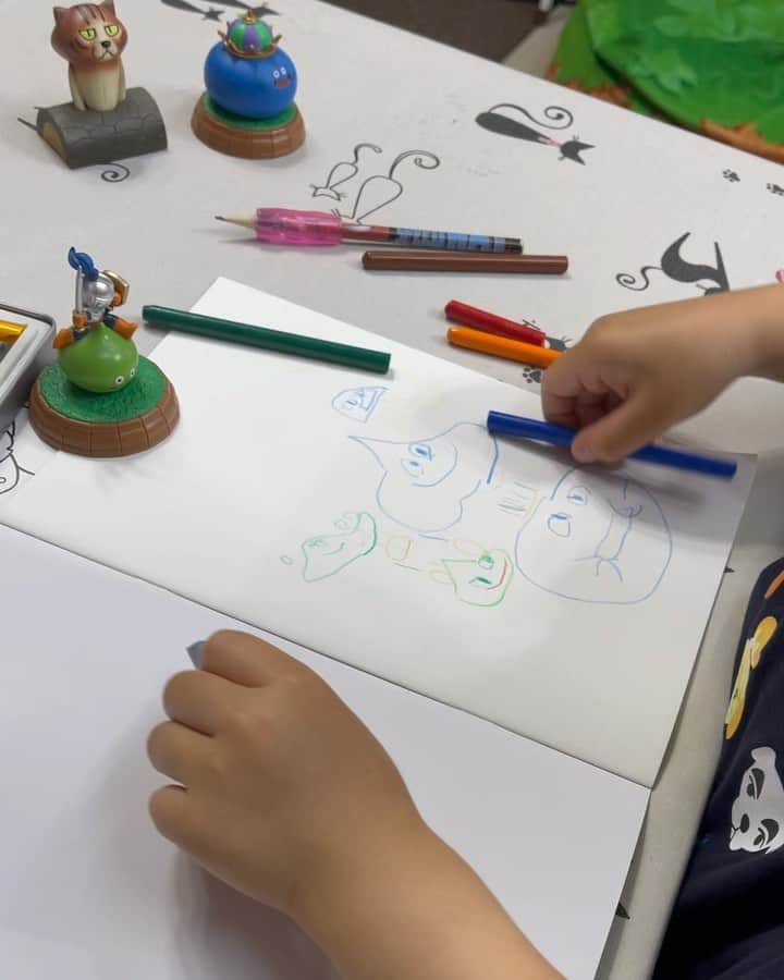 恒松あゆみのインスタグラム：「お絵描きタイム。」