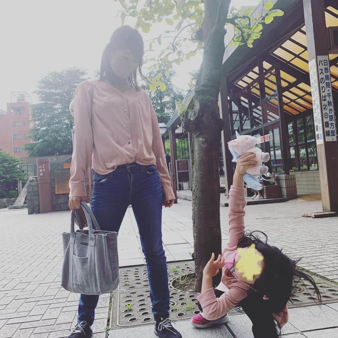 小林礼奈さんのインスタグラム写真 - (小林礼奈Instagram)「ピンクコーデにしたよ😋 #長岡駅 #ピンクコーデ  #娘とお散歩」5月1日 17時07分 - kobayashi_ayana0218