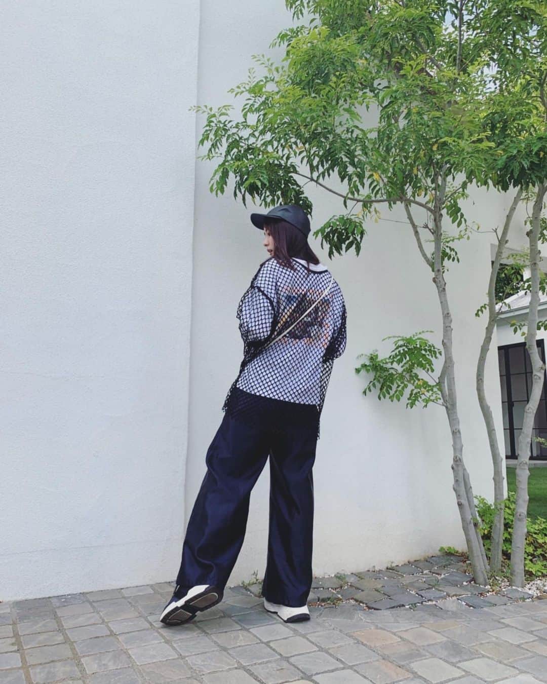 石川恋さんのインスタグラム写真 - (石川恋Instagram)「春私服😎 ロンTが好きでたくさん買いがち。 オーバーサイズのメッシュトップスを合わせたら 存在感抜群なコーデになりました⚡️⚡️ 引っかからないように気をつけよ✌︎ #StyledbyRen #ootd」5月1日 17時19分 - ren_ishikawa