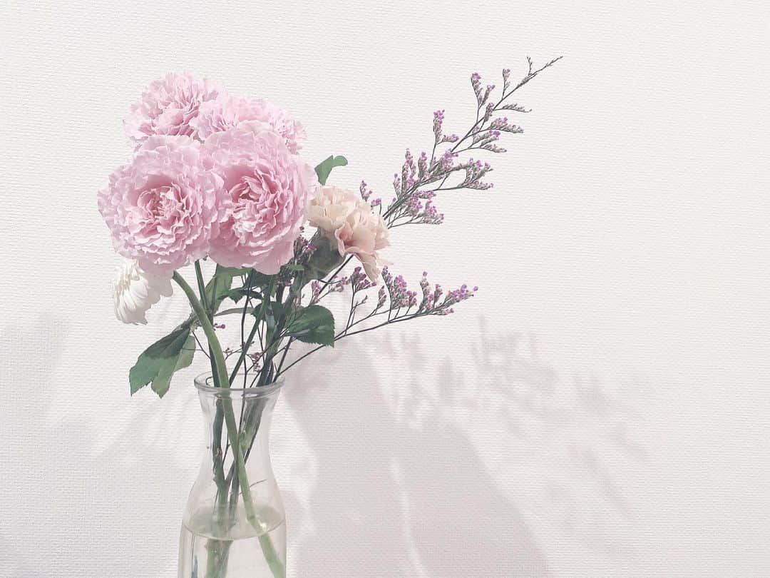 伊藤彩沙さんのインスタグラム写真 - (伊藤彩沙Instagram)「今のおうちのお花💐ときめき🌼」5月1日 17時34分 - ayasacream