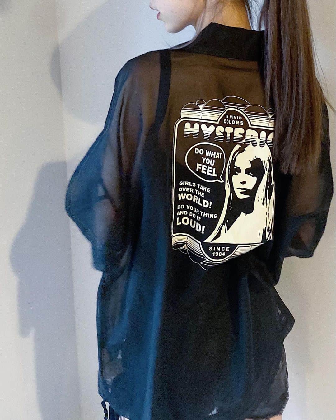 夏目璃乃のインスタグラム：「・ ・ @hystericglamour_official さんのシャツ可愛すぎる、。🥺🙏💖 ・ ・ 生地がとてもしっかりしているので寒くなくて今の時期から大活躍ですっ‪‪☺︎‬ ・ ・ #夏目璃乃 #rinonatsume #181cm #hystericglamour  #シアーシャツ #ビッグサイズ  #シャツ #春夏 #可愛い #model #style  #ootd #fashion #shirt  #좋아요  #팔로우  #멋스타그램  #데일리룩  #오오티디  #코디  #패션」