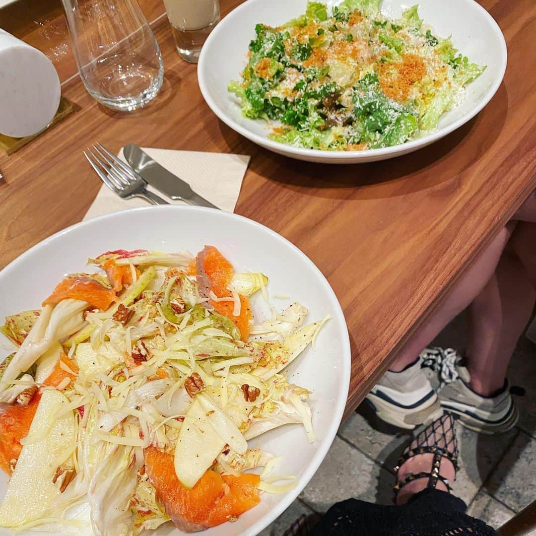 ririさんのインスタグラム写真 - (ririInstagram)「#lunch 🥗 サラダにりんごが入ってるのすき💕  #yummy」5月1日 18時23分 - riri.ribon