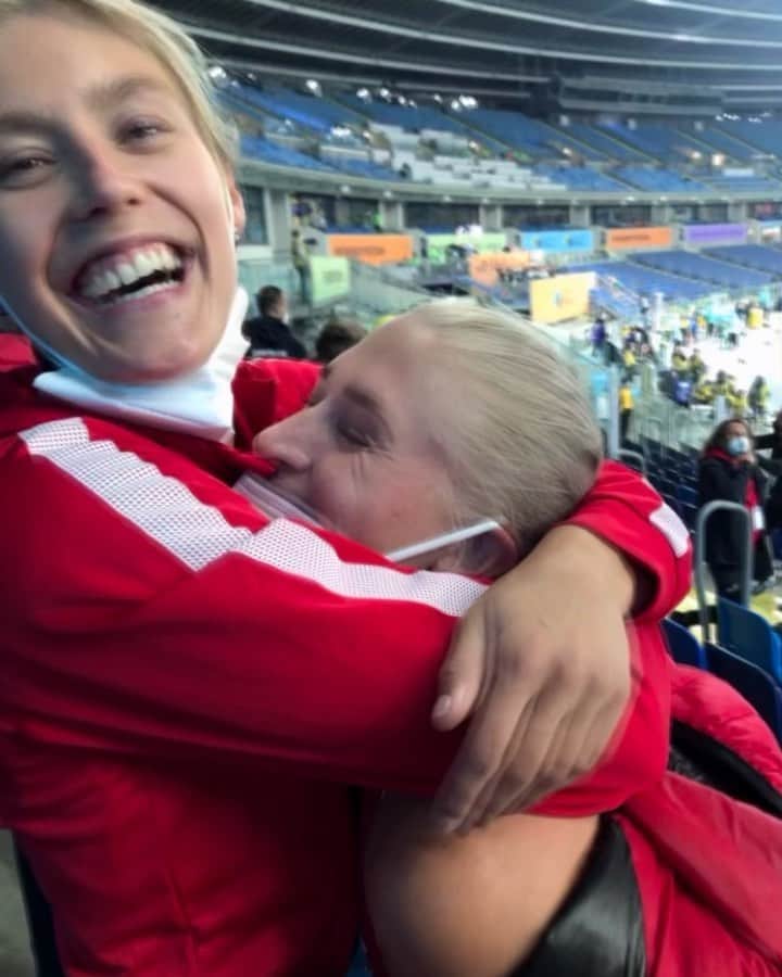 イダ・カーストフのインスタグラム：「O FUCKING FUCKING FUCKING L!! OL OL OL!! OG VM!!!!!! #olympics #tokyo2021 @danmarktilol @tokyo2020 ses! @the_danish_relayteam @atletikdk @spartalob @spartaatletik」