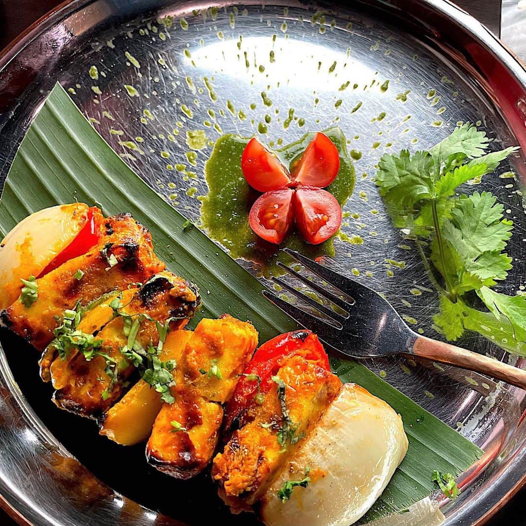 山田佳子さんのインスタグラム写真 - (山田佳子Instagram)「先日、初めて南インドの港町マンガロール料理を食べに行ってきました。どのお料理も後を引く美味しさ!😋💕﻿ ﻿ #美味しかった﻿ #魚介類﻿ #スパイス #香り #絶妙なバランス #paneertikka #gheesmoked #chickentikka #mangalorefishcurry  #😋😋😋  #後を引く美味しさ #マンガロール料理  #南インド料理  #bangraskitchen #バングラズキッチン #ミシュランビブグルマン  #有楽町ランチ」5月1日 20時25分 - yoshiko117