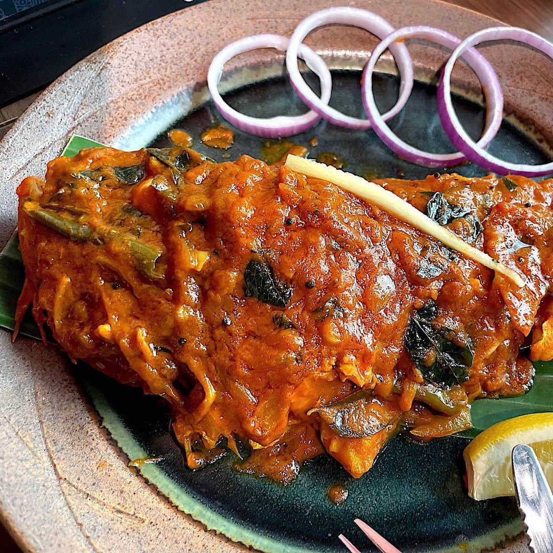 山田佳子さんのインスタグラム写真 - (山田佳子Instagram)「先日、初めて南インドの港町マンガロール料理を食べに行ってきました。どのお料理も後を引く美味しさ!😋💕﻿ ﻿ #美味しかった﻿ #魚介類﻿ #スパイス #香り #絶妙なバランス #paneertikka #gheesmoked #chickentikka #mangalorefishcurry  #😋😋😋  #後を引く美味しさ #マンガロール料理  #南インド料理  #bangraskitchen #バングラズキッチン #ミシュランビブグルマン  #有楽町ランチ」5月1日 20時25分 - yoshiko117