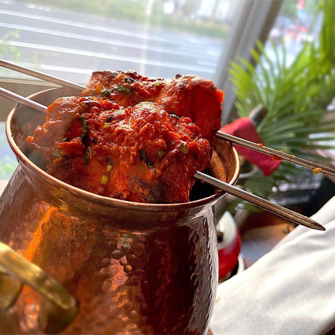 山田佳子さんのインスタグラム写真 - (山田佳子Instagram)「先日、初めて南インドの港町マンガロール料理を食べに行ってきました。どのお料理も後を引く美味しさ!😋💕﻿ ﻿ #美味しかった﻿ #魚介類﻿ #スパイス #香り #絶妙なバランス #paneertikka #gheesmoked #chickentikka #mangalorefishcurry  #😋😋😋  #後を引く美味しさ #マンガロール料理  #南インド料理  #bangraskitchen #バングラズキッチン #ミシュランビブグルマン  #有楽町ランチ」5月1日 20時25分 - yoshiko117