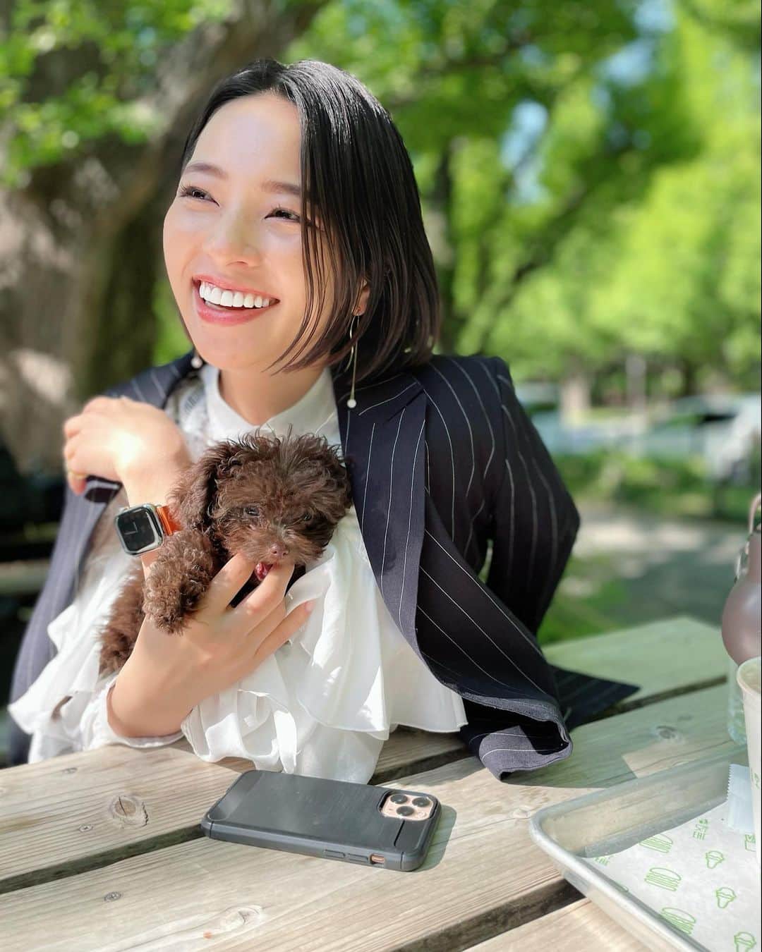 水崎綾女さんのインスタグラム写真 - (水崎綾女Instagram)「耳噛まれる… 歯がかゆいんだね。👅 #犬 #🐶 #いぬ #dog #お散歩 #お天気 #晴れ」5月1日 20時34分 - misakiayame