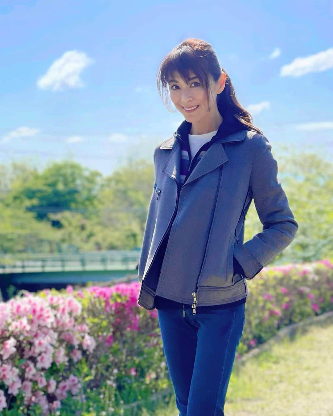 山田佳子さんのインスタグラム写真 - (山田佳子Instagram)「今日から5月。新緑が生き生きして気持ち良い季節🌲🌳🌿﻿ ﻿ #新緑﻿ #眺めながら﻿ #お散歩﻿ #気持ちいい季節﻿ #今日から﻿ #5月﻿ #気持ち新たに」5月1日 20時31分 - yoshiko117