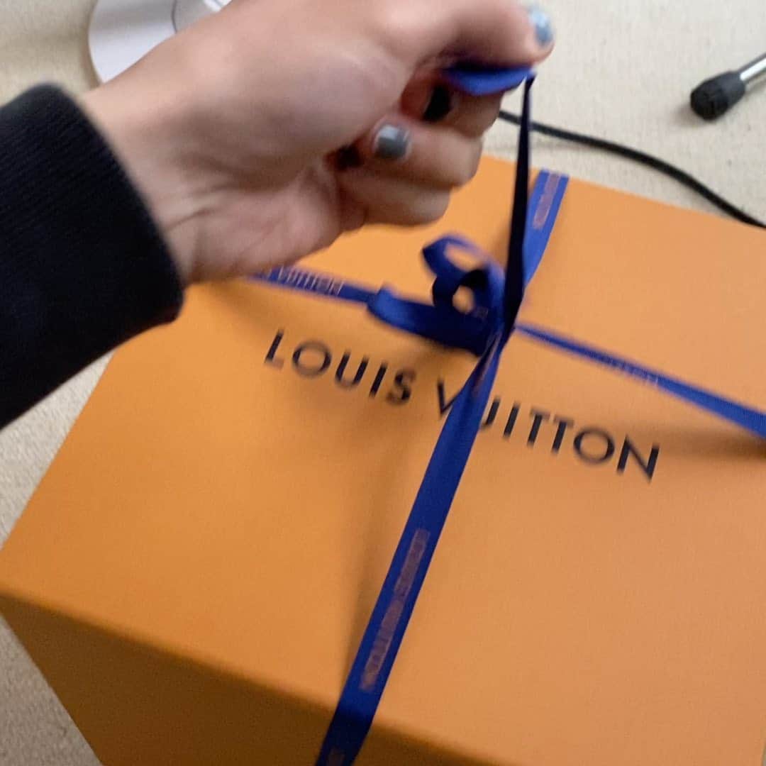 オカモトレイジのインスタグラム：「Big Thx!!!!! @louisvuitton ⚽️❤️ I don't know who I am anymore...🤯  ありがとうございます😍 これでサッカーするぞー🔥」