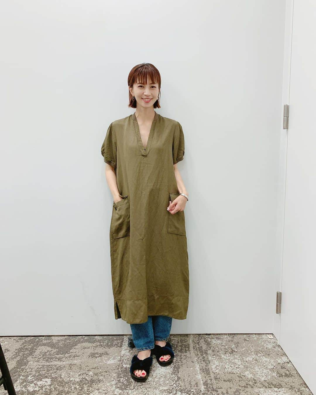 安田美沙子さんのインスタグラム写真 - (安田美沙子Instagram)「私服の投稿が続いています✨ YouTubeの撮影の衣装。自前だから、せっかくなので残しておこう。  カーキのちょっとミリタリー感あるものが好き。そして、デニムがやはり好き✨  onepeace.. @european_culture  denim.. @greed_int_online_shop  shoes.. @chloe  bungle.. @celine #ootd #みさこファッション　#私服」5月1日 21時01分 - yasuda_misako