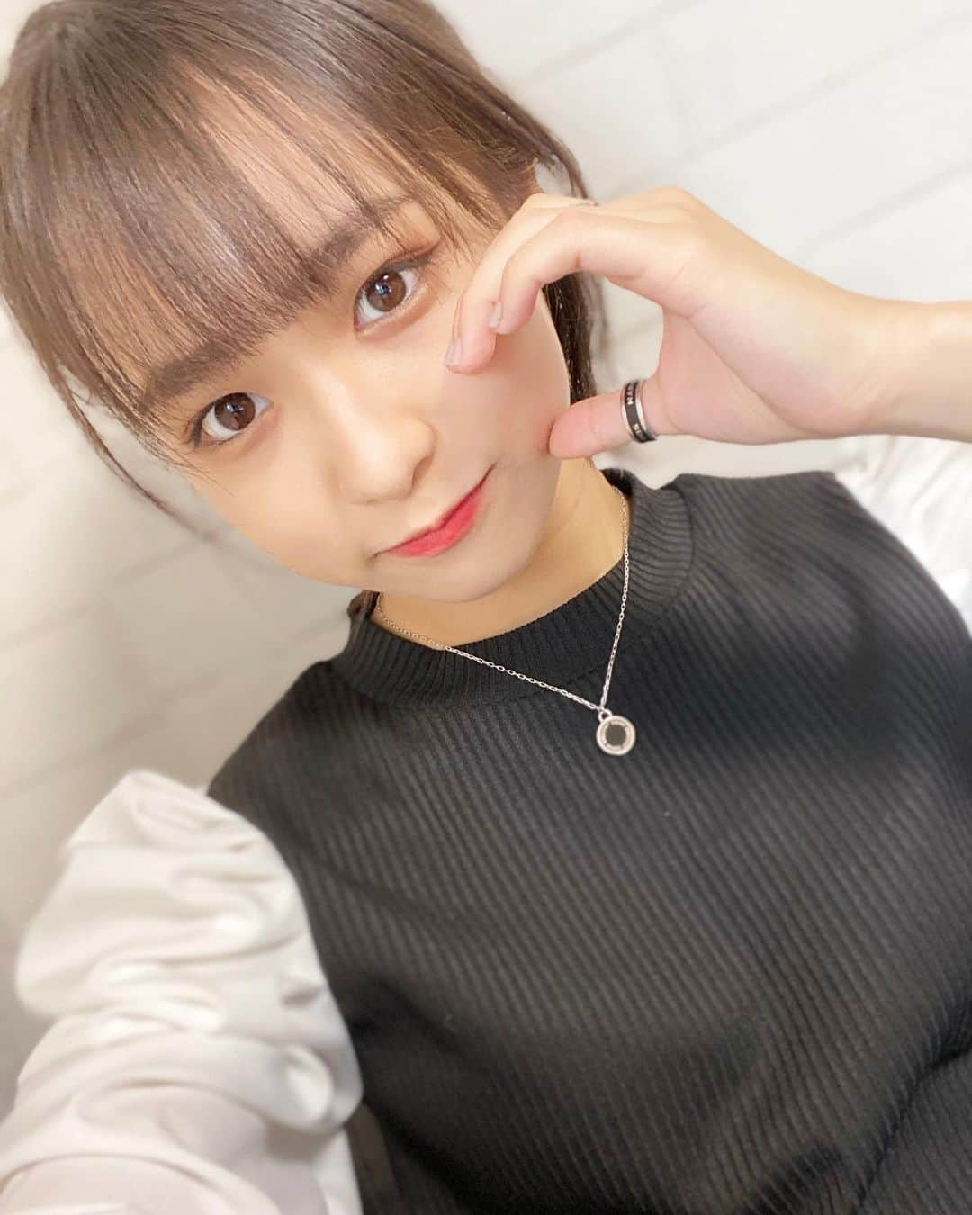 佐藤ひなたさんのインスタグラム写真 - (佐藤ひなたInstagram)「・ ・ *☻ 5月生まれのみなさま    お誕生日おめでとうございます ☻*   みなさんにとって充実した素敵な歳になりますように★  今日は 急な雨と雷すごいね!!  地震もあった。 怖くなかった？ 心配になっちゃう。  GW始まったねー みんなはどう過ごす？ ひなは勉強week〜 今までしっかりやってこなかったから 頑張ってみようと思って できるとこまでやってみる  色々なお仕事させてもらって たくさん みんなに見てもらえてるの 本当に嬉しい❤︎ コメントありがとう❤︎  みんな体調に気をつけて過ごしてね꒰⌯͒•·̫•⌯͒꒱  #happybirthday #ハッピーバースデー  #ハピバ #お祝い (｡◕ ∀ ◕｡) #ゴールデンウィーク #GW #おうち時間 #勉強 #受験 #ドラマ #CM  #モデル @porme_official @cuugal_ #TikTok #Instagram #コメント #いいね #フォロー #ショートボブ #ヘアアレンジ #メイク #ネイル #佐藤ひなた #ひな #JC3 #ひなdays」5月1日 21時28分 - hinata_sato_official