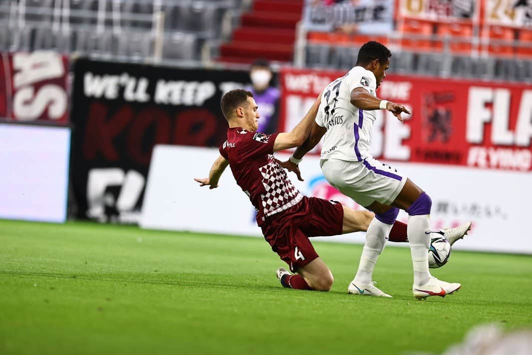 トーマス・フェルメーレンさんのインスタグラム写真 - (トーマス・フェルメーレンInstagram)「Happy with the 3 points today but hope to see the fans back at the stadium soon! @visselkobe」5月1日 21時49分 - thomasvermaelen