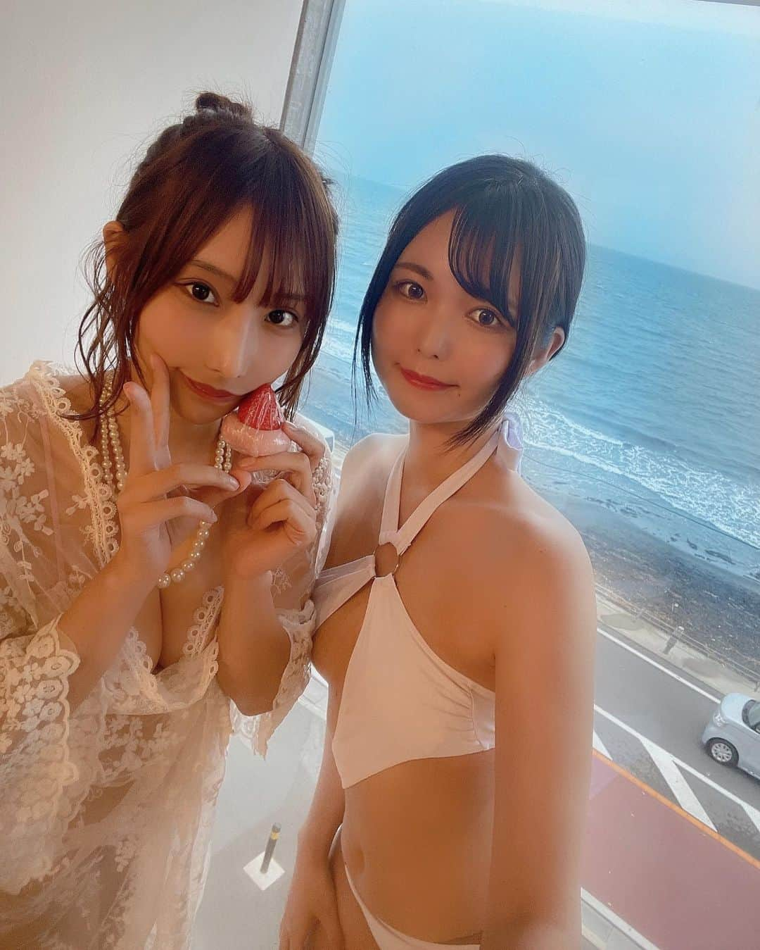 九条ねぎ あぴるさんのインスタグラム写真 - (九条ねぎ あぴるInstagram)「大好きならいむちゃんと2日前も今日も撮影会一緒で楽しかった❤️❤️ @raimu_charlotte  湘南の海が見えるスタジオで撮影したよ🌊💖  急遽決まって場所も遠いのに来てくれた方本当にありがとうございました☺️  途中地震があったことで、新幹線で向かってくれていた方が止まって来れなくなっちゃて心配でした😭　  みんなは地震大丈夫でしたか？　  #グラビア　#グラドル　#水着　#ビキニ　#撮影会　#湘南」5月1日 21時49分 - negi_kujyo