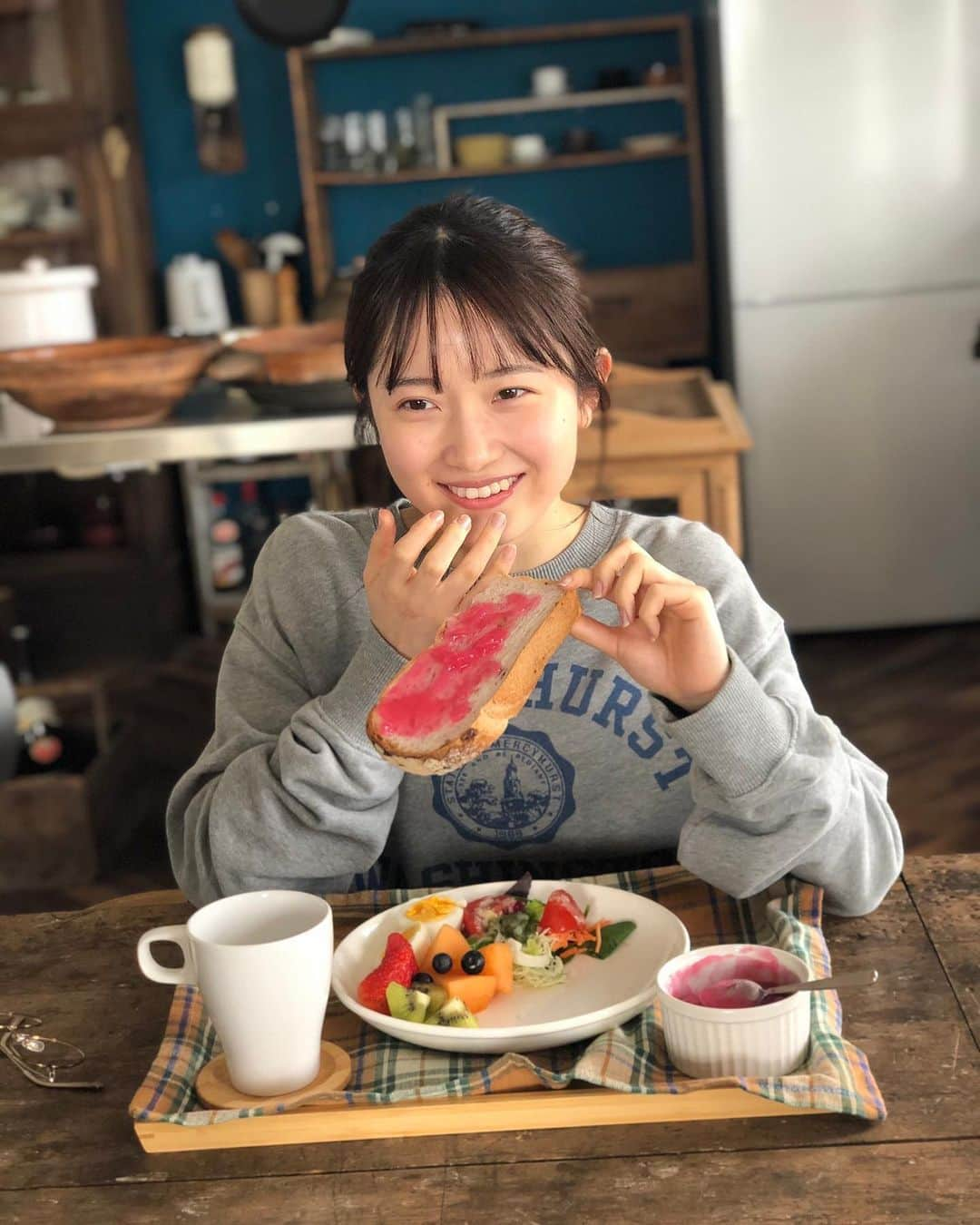 森戸知沙希さんのインスタグラム写真 - (森戸知沙希Instagram)「* 　　　 　　 先日「アップトゥボーイ 」さんの撮影をしてきました📸 　　 　　　 発売日などまたお知らせします〜 お楽しみに😌✌️ 　　　　 　　　　 　　　 #morningmusume21  #モーニング娘21  #helloproject  #森戸知沙希  #アップトゥボーイ  #お楽しみに  #何のジャムでしょう #当ててみてね」5月1日 22時47分 - chisaki__morito.official