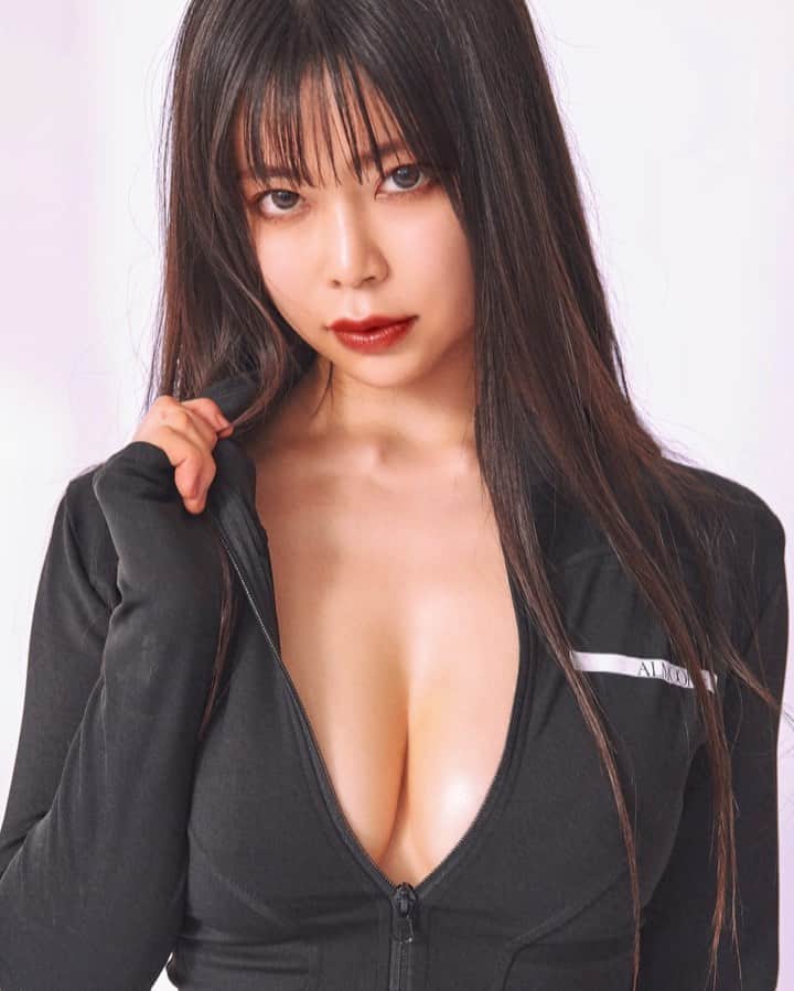 渋谷ゆりのインスタグラム：「【スタッフ募集】 SNS・サイト等で @almoore_official の世界観をクリエイティブする仲間を募集します✨  主な業務内容 ・アートディレクション・クリエイティブ ・SNS素材制作、運用  【必須条件】 ・ALMOOREが好き、共感できる ・都内で稼働可  【こんな方、歓迎です♡】 ・クリエイティブ、面白いことが好き ・トレンドに敏感 ・Illustrator、Photoshopなどが使用できる ・簡単な動画制作が可能  応募はこちらから💁‍♀️ https://forms.gle/HDJJJueVEbtmou5K9」