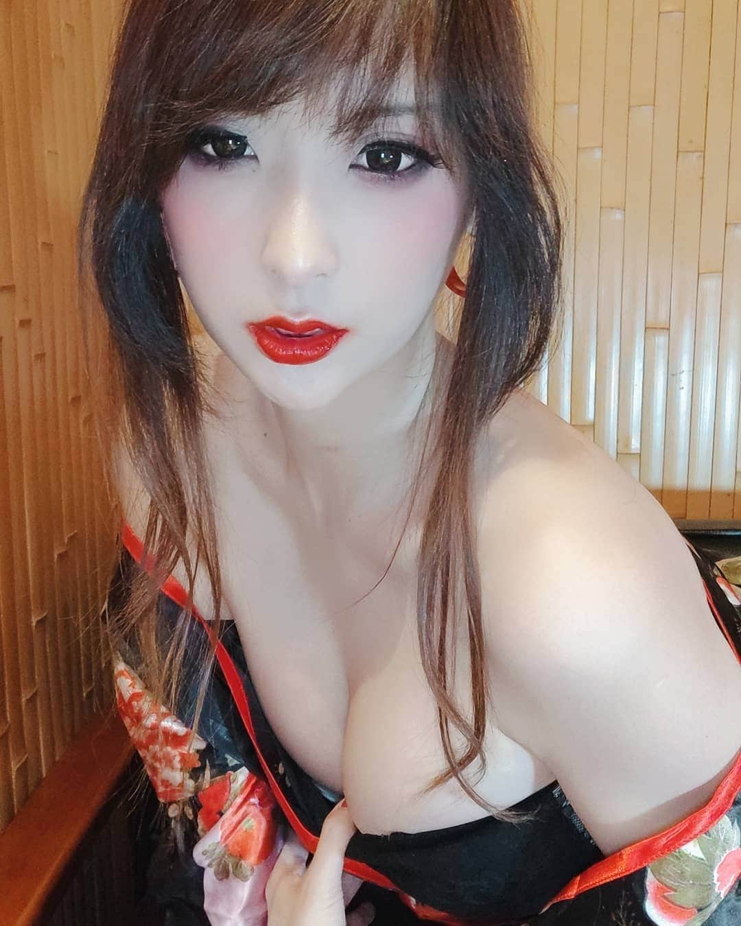 王子妃さんのインスタグラム写真 - (王子妃Instagram)「Naughty geisha.  #japanese #kimono #yukata #geisha #model #japanese #prettygirls #gravure #makeup #cosplay #cosplaygirl #hostess #inn #bamboo #tatami」5月1日 23時08分 - fay198978